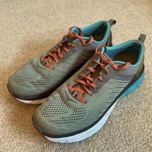 Hoka One One Arahi 3 Size 9.5